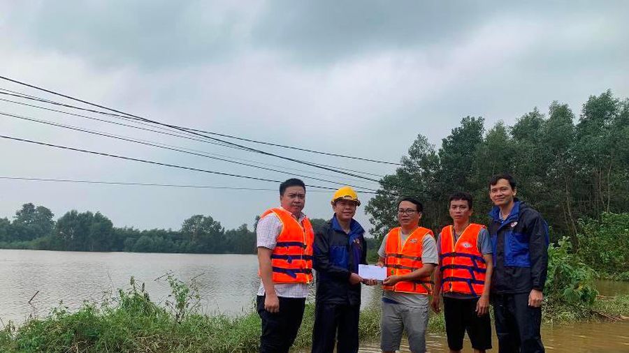 mobifone-no-luc-dam-bao-mang-luoi-thong-suot-trong-bao-lu-mien-trung
